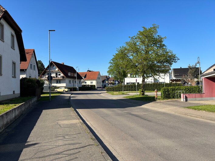 Freiburger Straße auf Höhe des Kindergartens